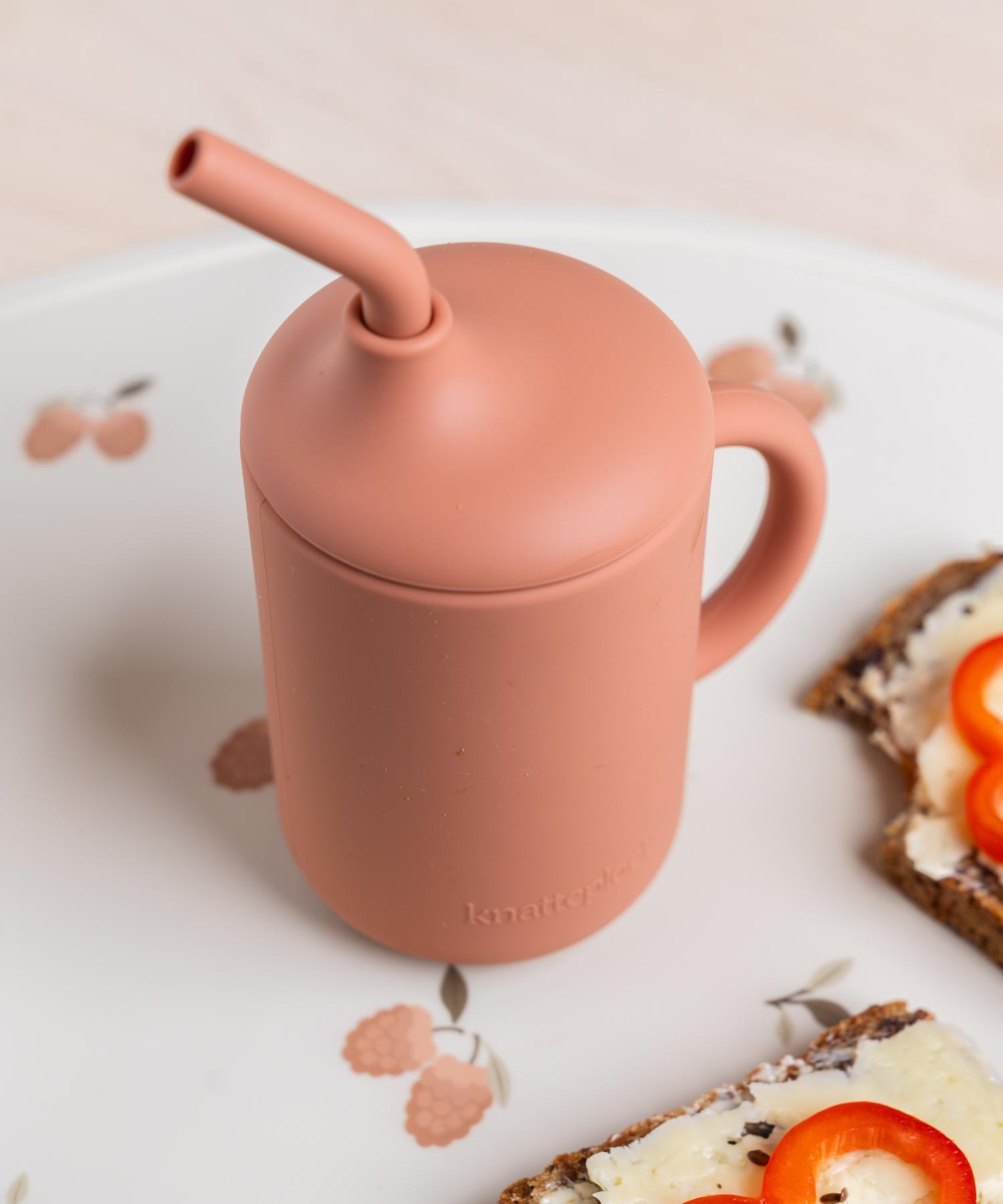 Stor barnmugg med sugrör Knatteplock 