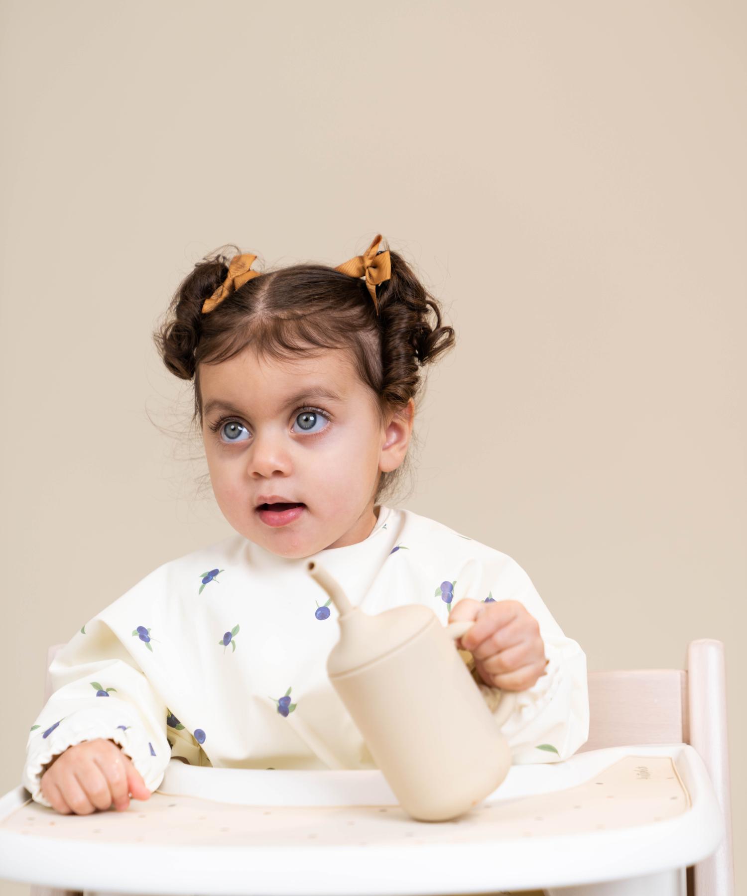 Smekke med ermer og lomme  - Blueberry forest Knatteplock