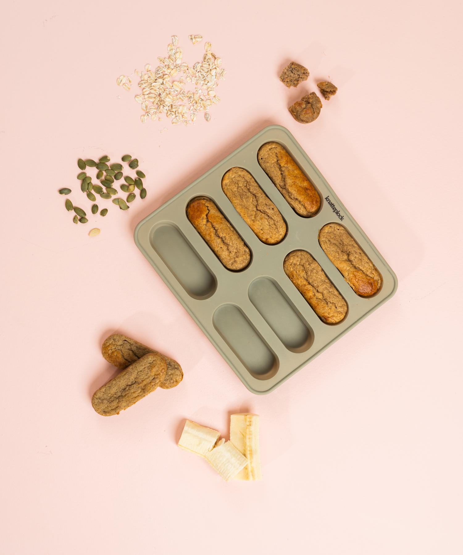 Silikonform for grøtpinner Dusty green Knatteplock