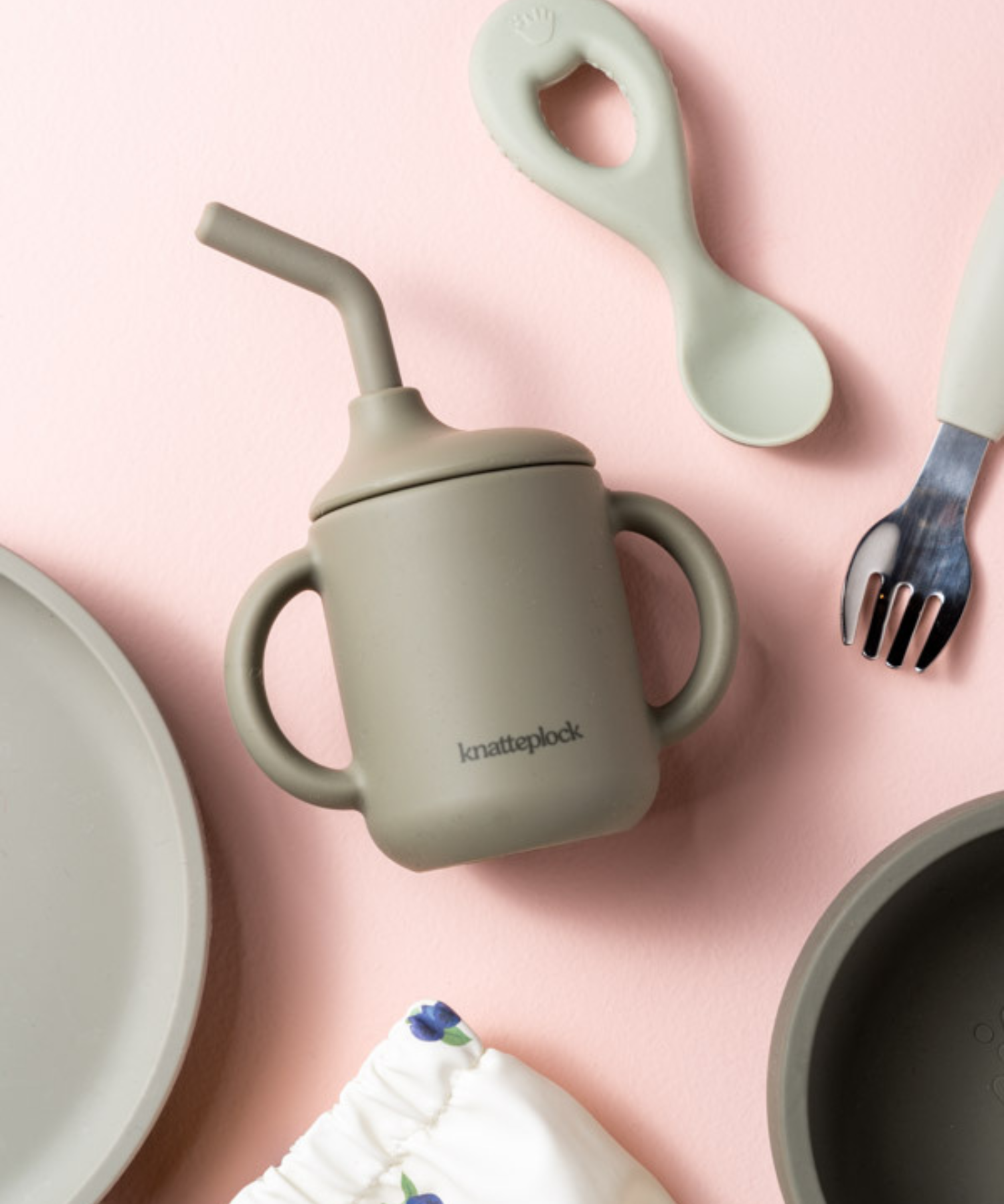 Kopp med sugerør Dusty green Knatteplock 