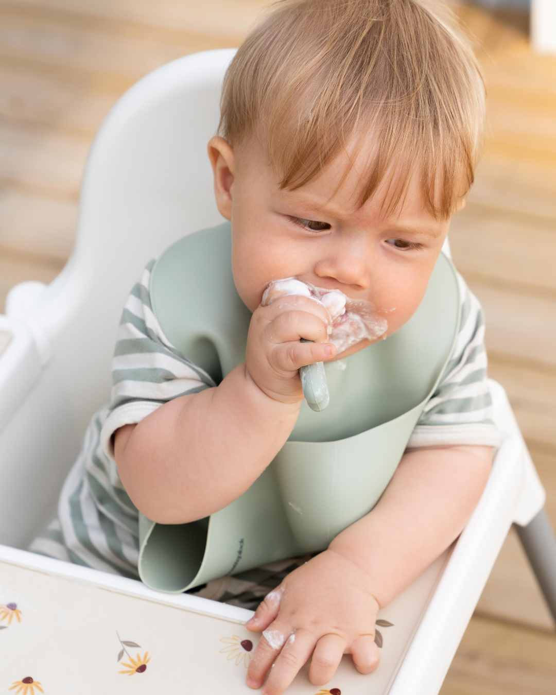 Alt du trenger å vite om yoghurt til babyer: når, hva og hvordan?