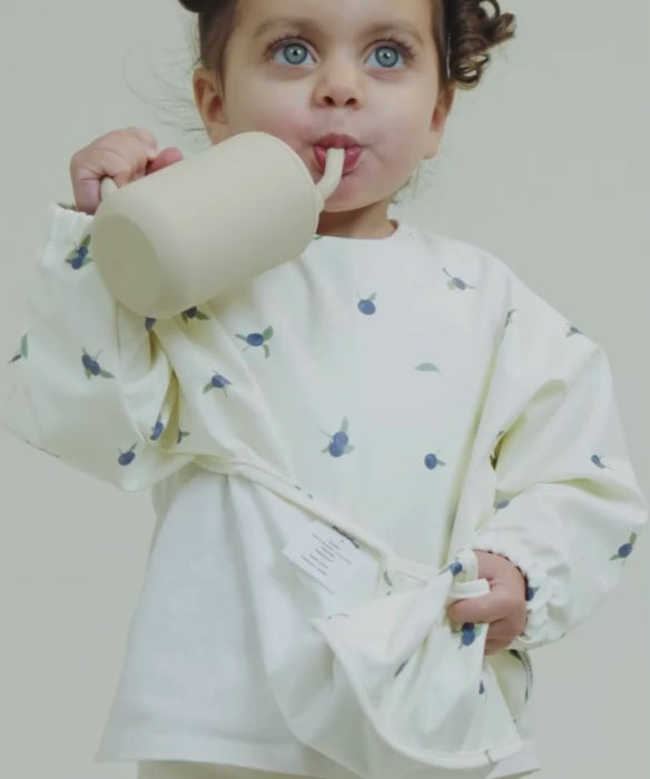 Smekke med ermer og lomme  - Blueberry forest Knatteplock