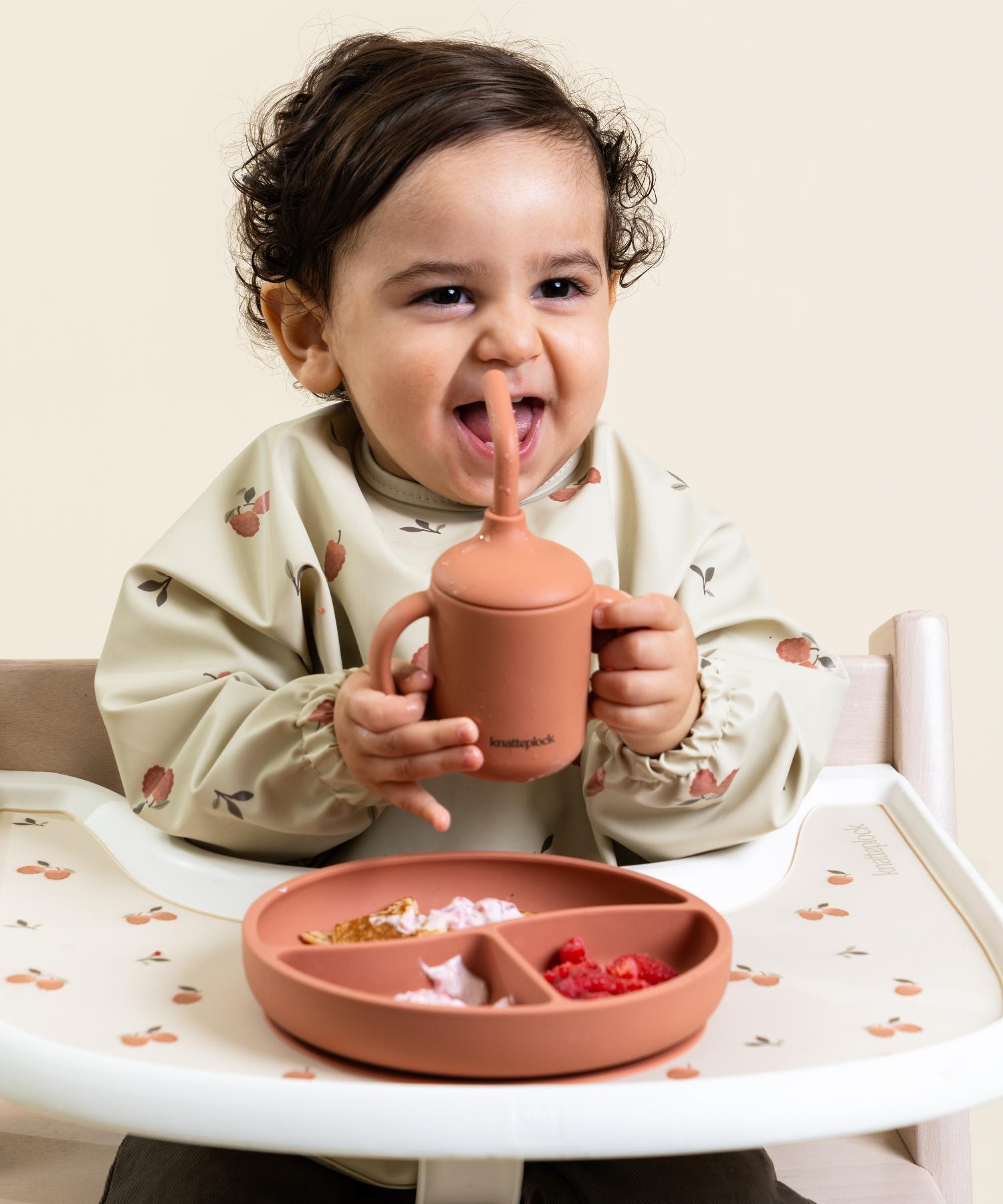 Kopp med sugerør Soft terracotta Knatteplock