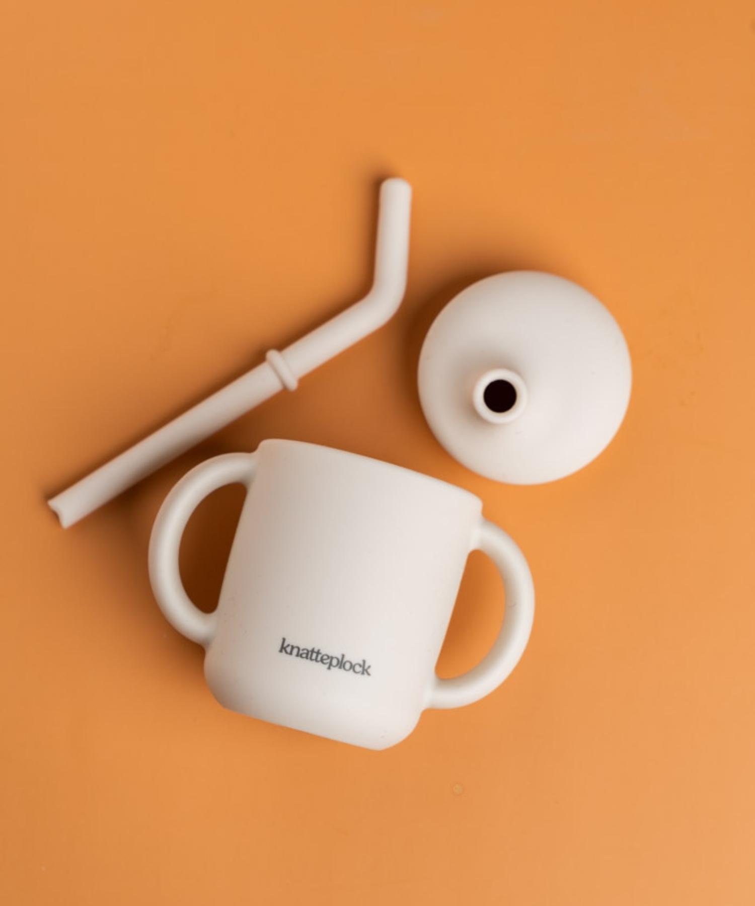 Kopp med sugerør Light sand Knatteplock