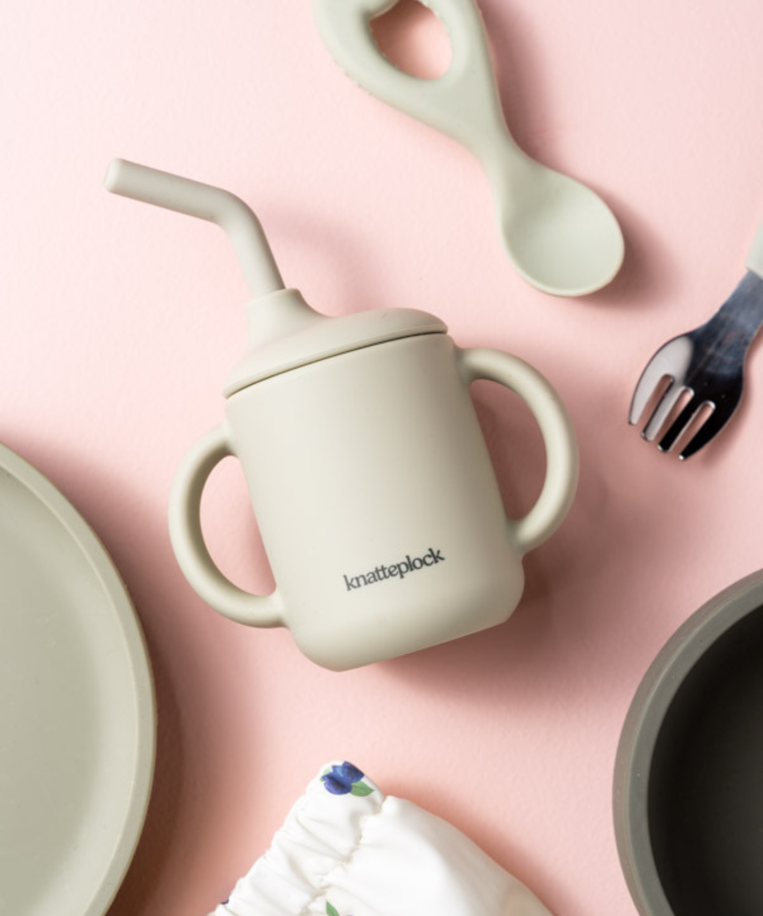 Kopp med sugerør Warm pistachio Knatteplock